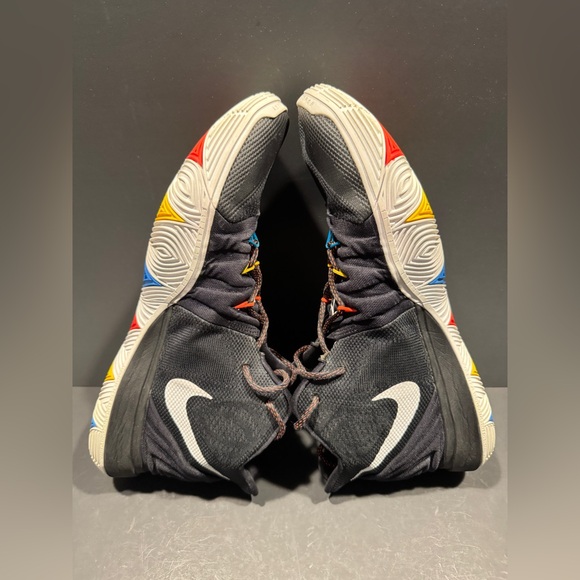 Size 14 - Men's Nike Kyrie 5 Friends Black‎ Basketball Sneakers Shoes Athletic - Picture 5 of 7